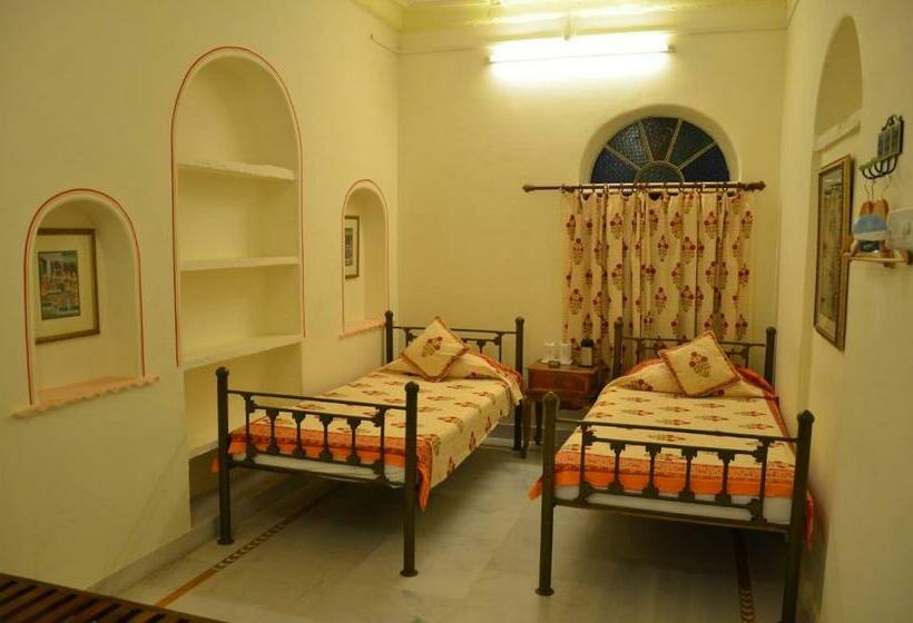 غرفة قياسية, Dev Niwas , Bundi