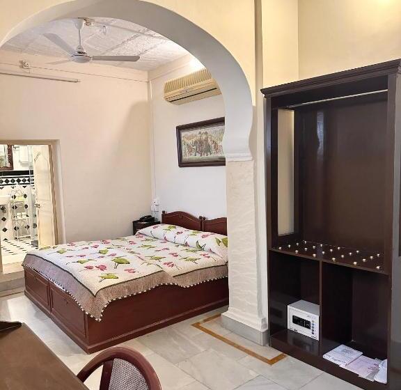 Suite, Dev Niwas , Bundi