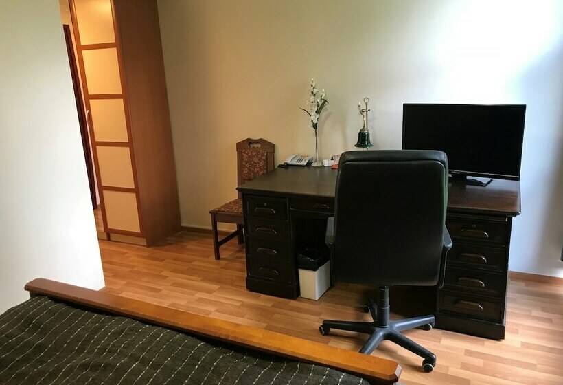 חדר סטנדרט, Li Kiteenhovi