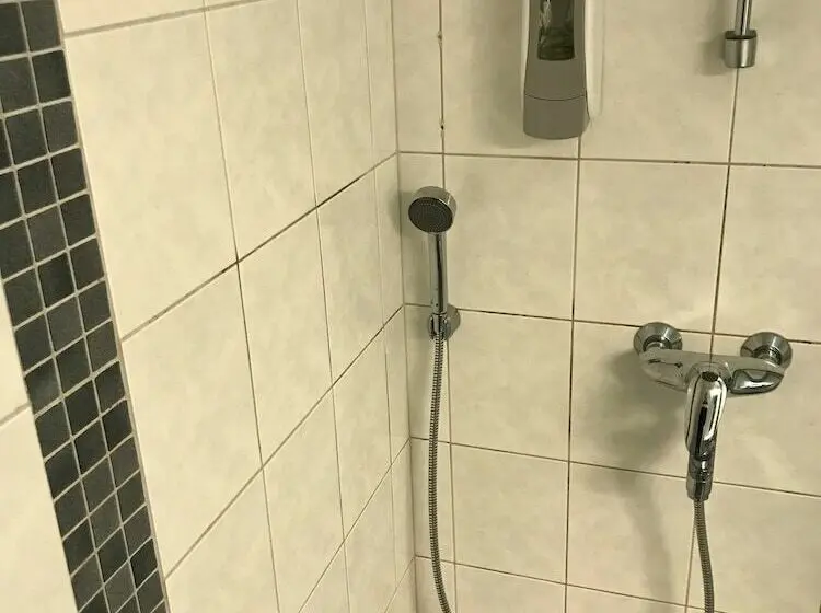 Standard Yhden Hengen Huone, Li Kiteenhovi