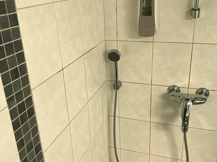 חדר סטנדרט, Li Kiteenhovi