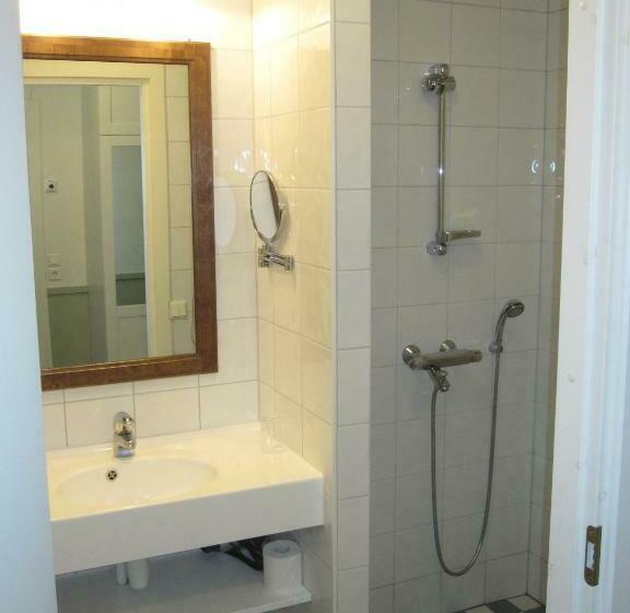 スーペリアシングルルーム, Liravintola Alma