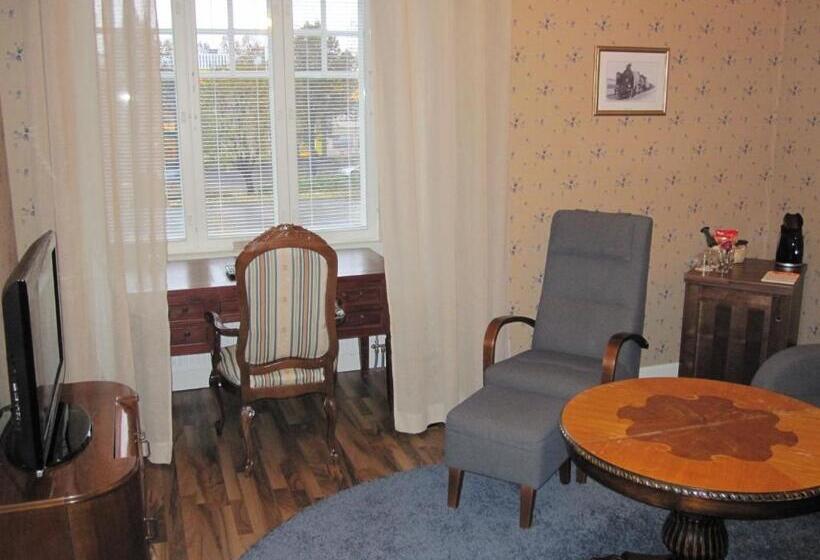 ハイドロマッサージバス付きスイート, Liravintola Alma