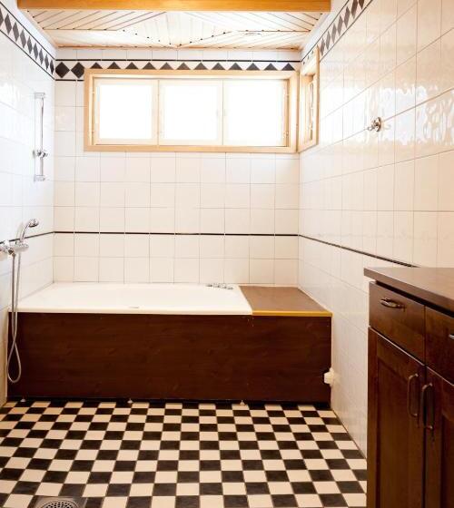 ハイドロマッサージバス付きスイート, Liravintola Alma