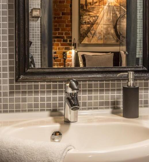 ジュニアスイート, Liravintola Alma