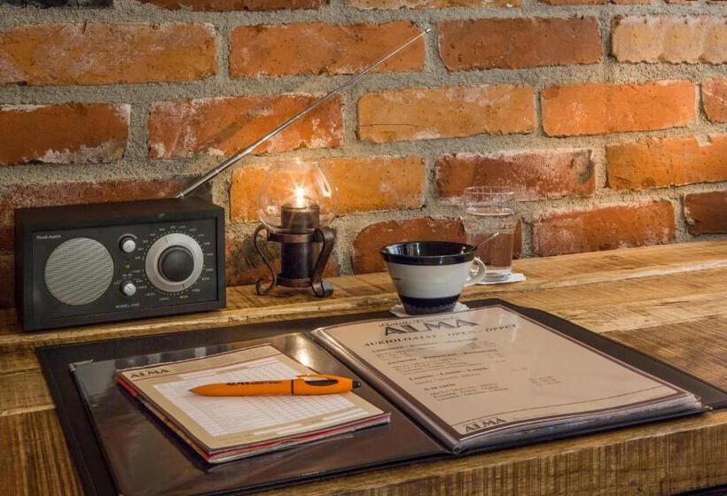 ジュニアスイート, Liravintola Alma