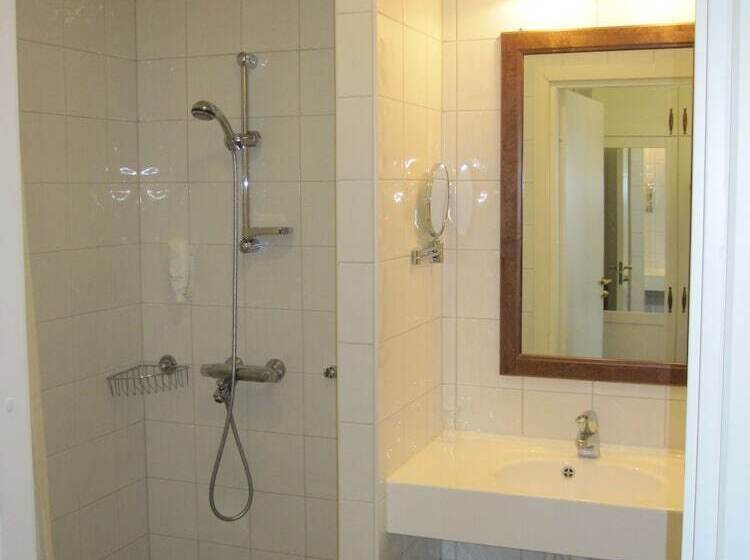 スーペリアールーム, Liravintola Alma