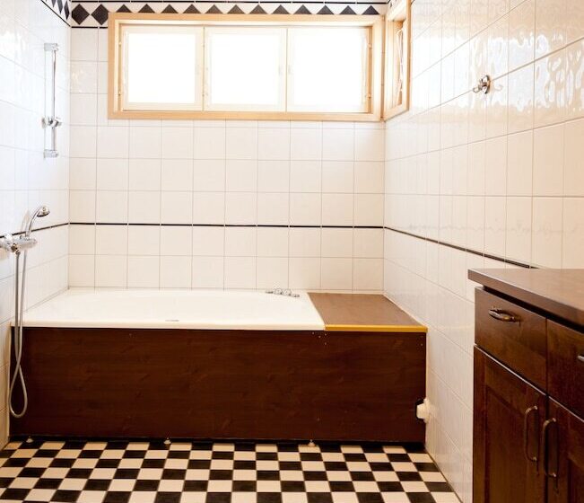 ハイドロマッサージバス付きスイート, Liravintola Alma