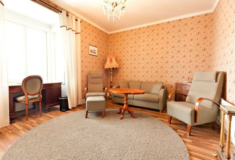 ハイドロマッサージバス付きスイート, Liravintola Alma