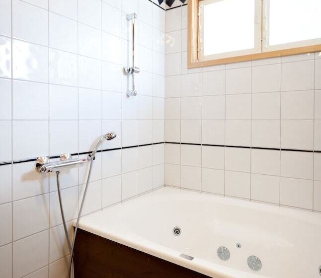 ハイドロマッサージバス付きスイート, Liravintola Alma