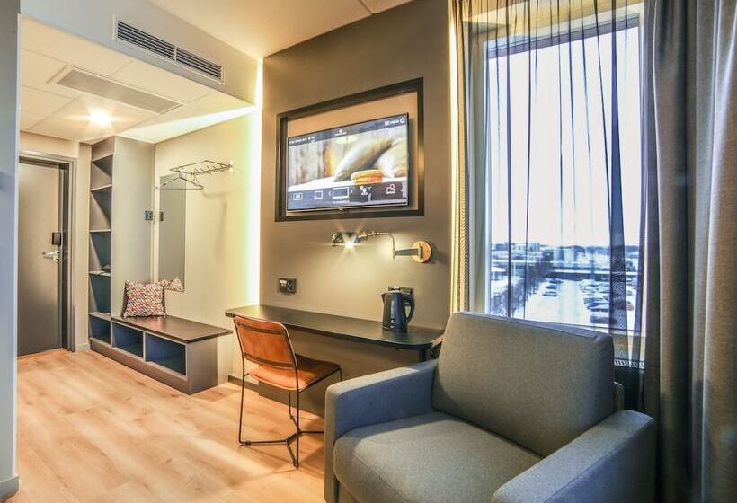 スーペリアールーム, Liravintola Alma