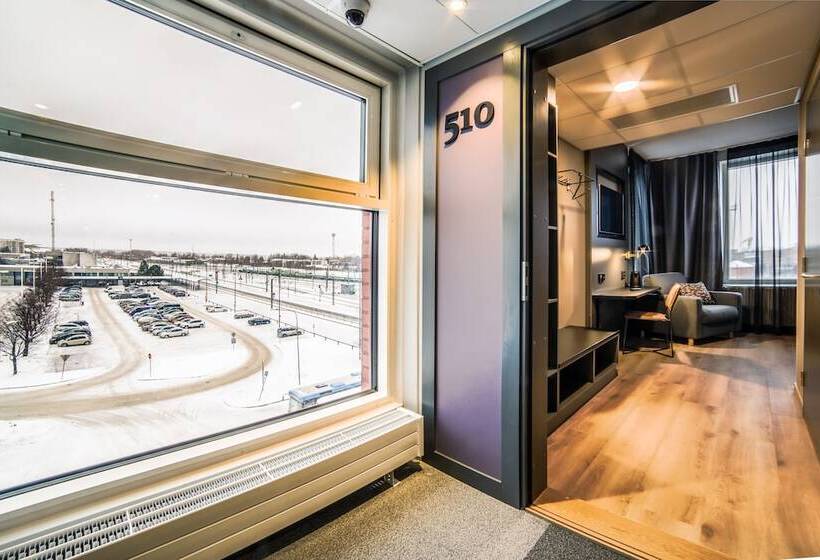 スーペリアールーム, Liravintola Alma