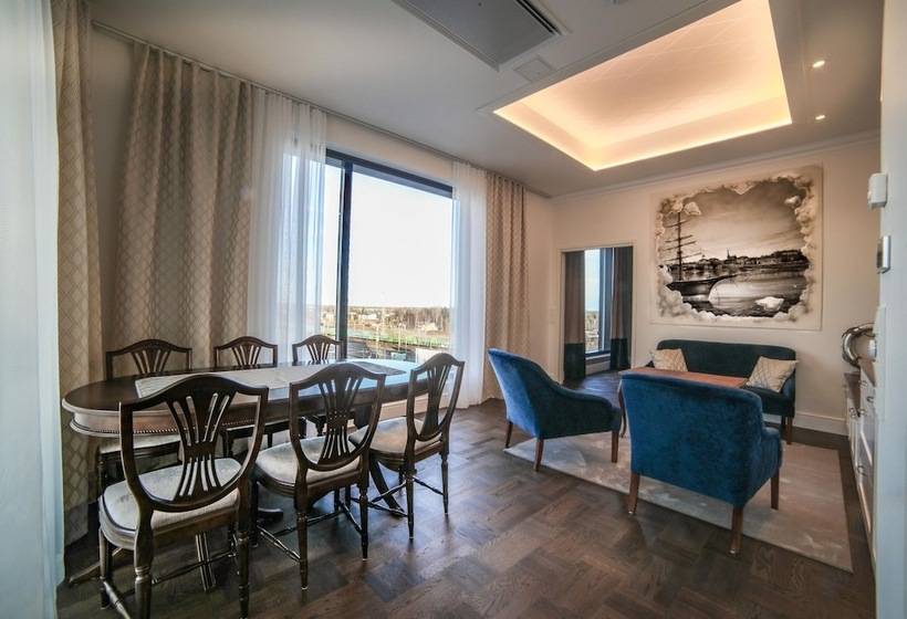 キングサイズベッドのエクゼクティブ, Liravintola Alma