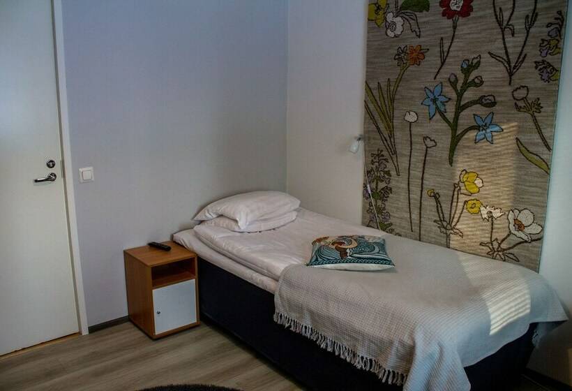 غرفة قياسية فردية, Li Vuolake