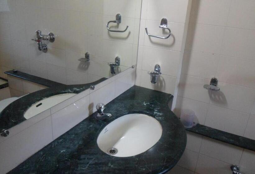 غرفة سوبيريور سرير كينج, Pooja International