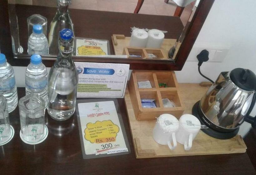 اتاق لوکس, Spice Grove