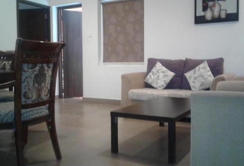 سوییت خانوادگی, Spice Grove