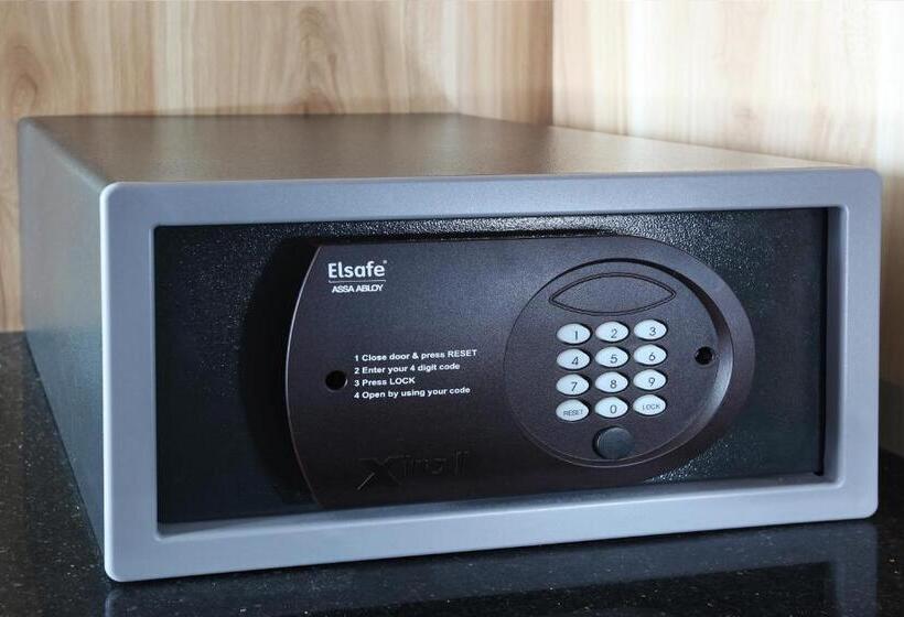 발코니 수피리어 룸, Swissbelinn Karawang