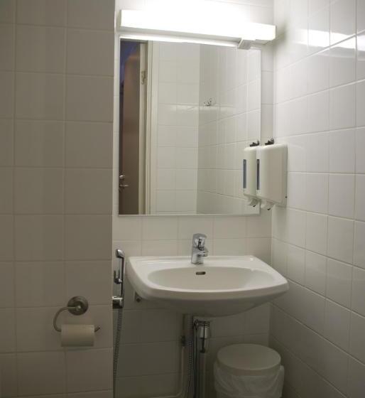 חדר סטנדרט לארבעה, Ukko