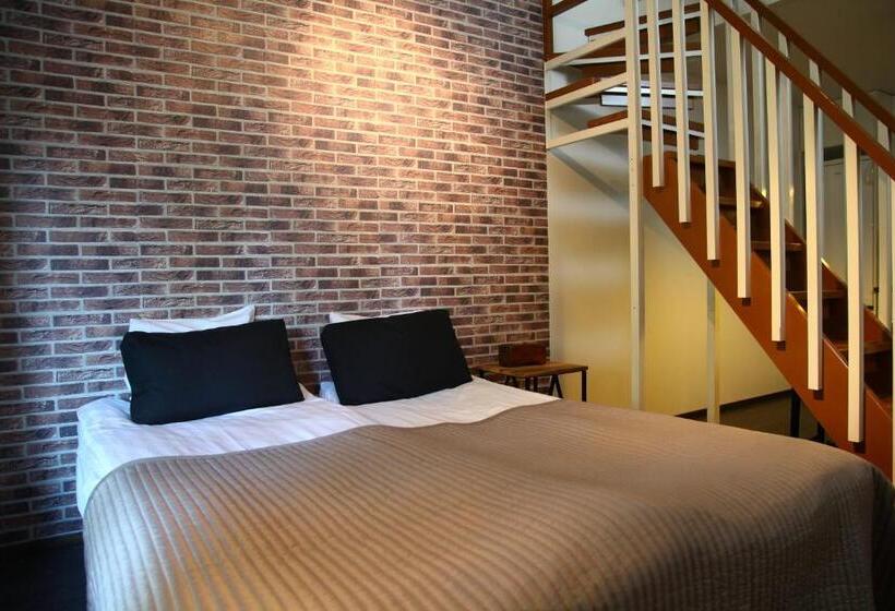 חדר סטנדרט לארבעה, Ukko