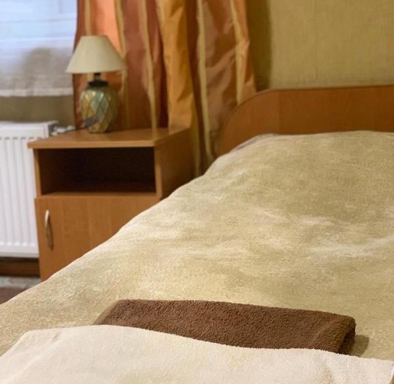 חדר אקונומי, Uyut