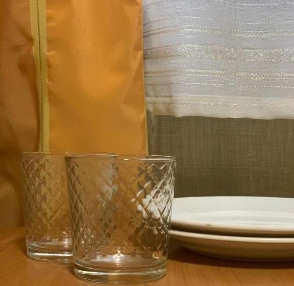 חדר אקונומי, Uyut