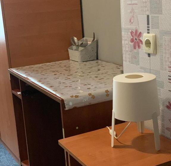 חדר אקונומי, Uyut