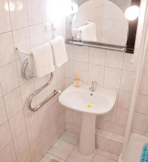 1 Sovrums Lägenhet, Uyut