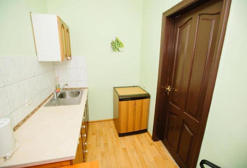 דירת חדר, Uyut