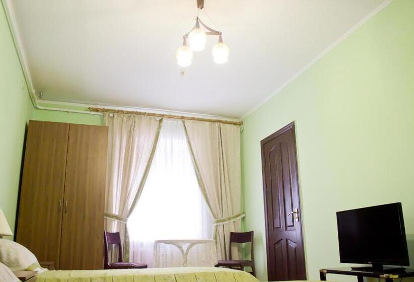 דירת חדר, Uyut