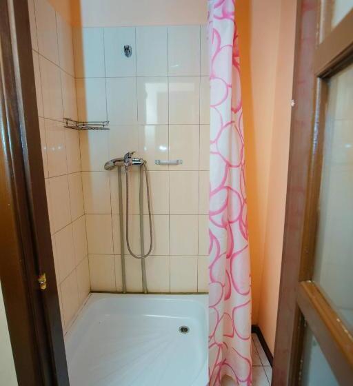 דירת חדר אקונומי, Uyut