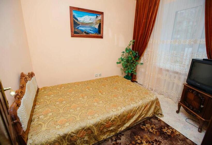 דירת חדר אקונומי, Uyut