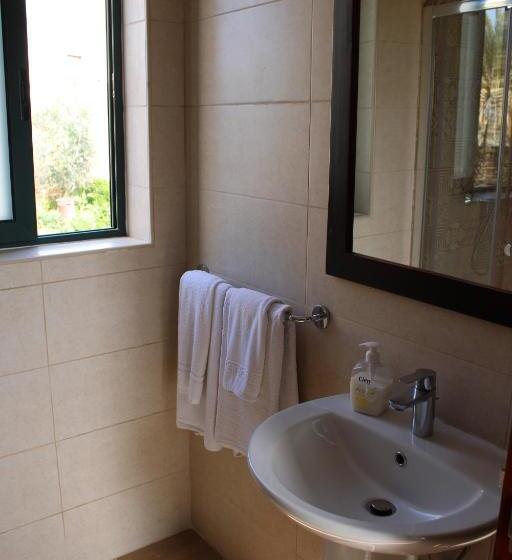 اتاق سوپریور سه تخته, Il Wileġ Bed & Breakfast