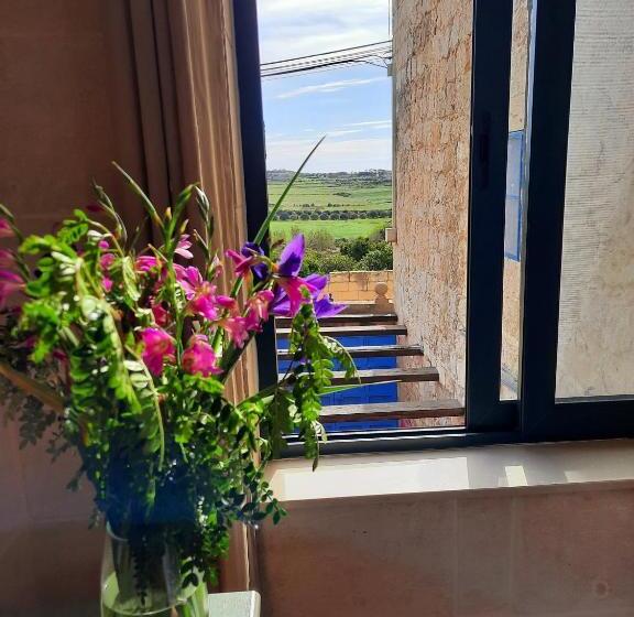 اتاق سوپریور سه تخته, Il Wileġ Bed & Breakfast