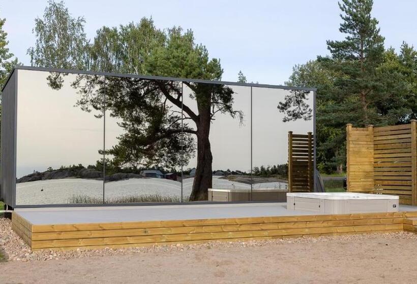 سوییت با چشم‌انداز دریا, Käringsund Resort