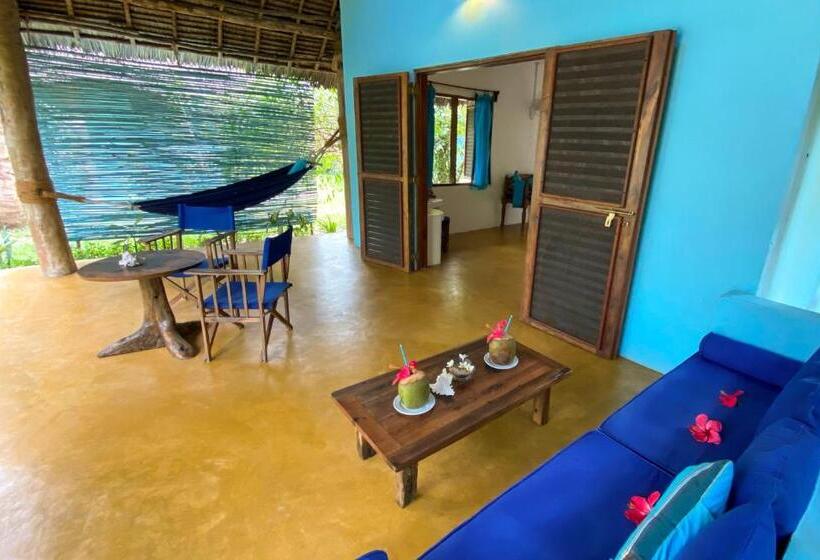 بنجلو قياسى مطلّ علي الحديقة, Butiama Beach Lodge