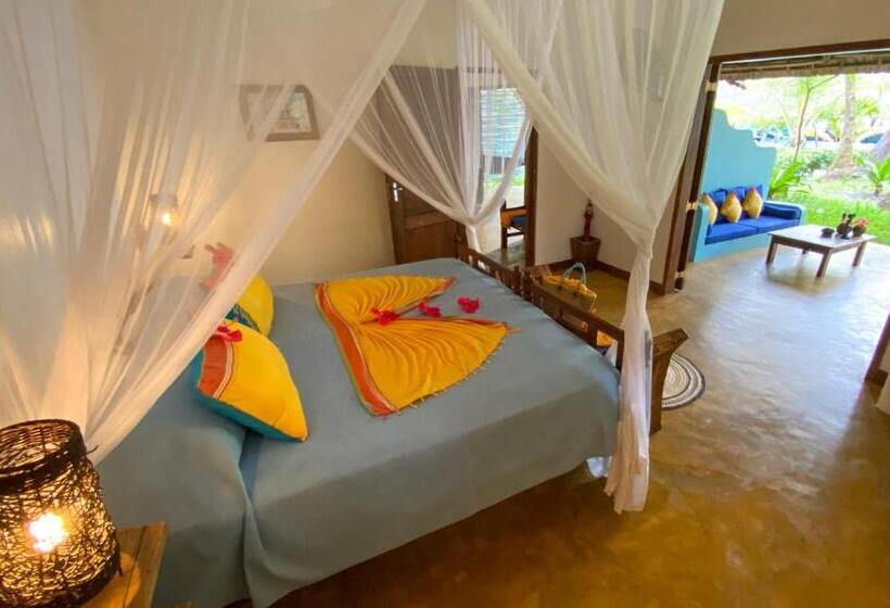 بنجلو قياسى مطلّ علي الحديقة, Butiama Beach Lodge