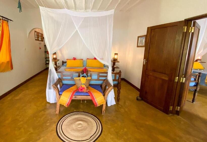بنجلو قياسى مطلّ علي الحديقة, Butiama Beach Lodge