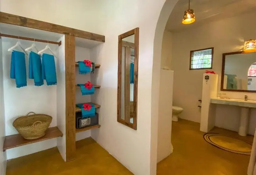 オーシャンビューのスタンダードバンガロー, Butiama Beach Lodge