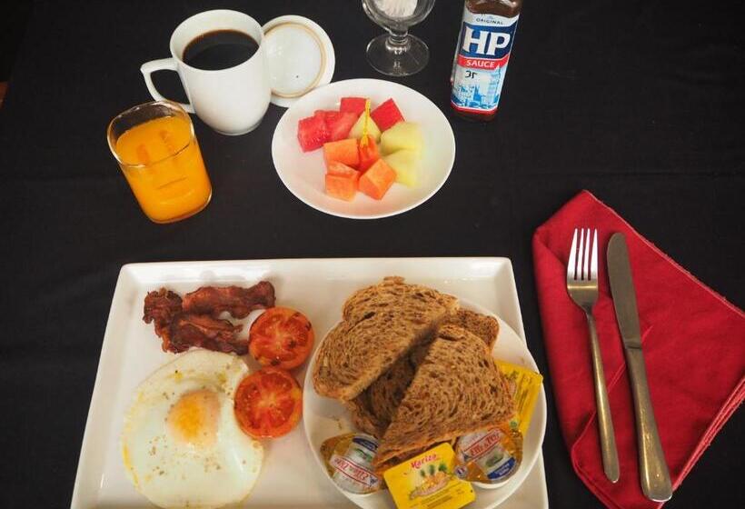 小室, The Gecho Inn Country