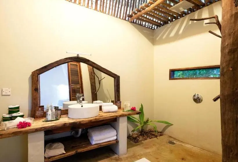 سوئیت جونیور با چشم‌انداز باغ, Upendo Beach Boutique Hotel Zanzibar