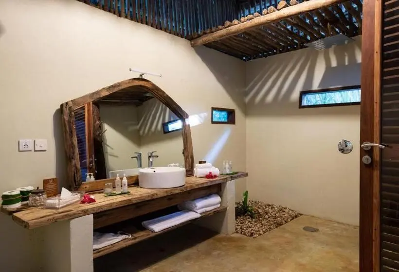 سوئیت جونیور با چشم‌انداز باغ, Upendo Beach Boutique Hotel Zanzibar