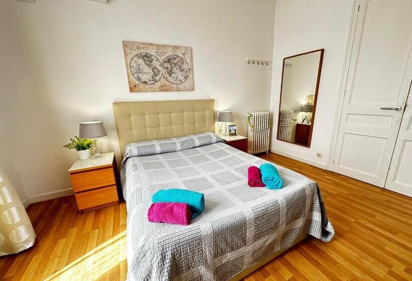 اتاق استاندارد سه تخته با بالکن, Bailen Rooms