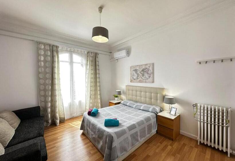 اتاق استاندارد سه تخته با بالکن, Bailen Rooms