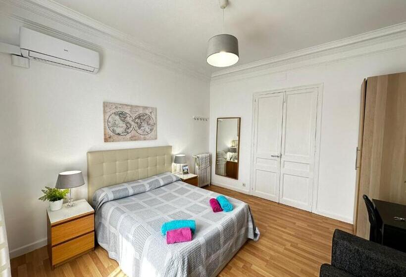 اتاق استاندارد سه تخته با بالکن, Bailen Rooms