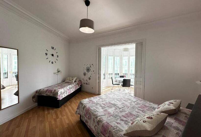 اتاق استاندارد چهارنفره با بالکن, Bailen Rooms