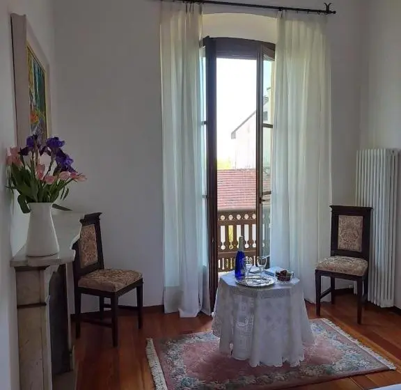 اتاق استاندارد با چشمانداز دریاچه, Il Giardino Di Sofia