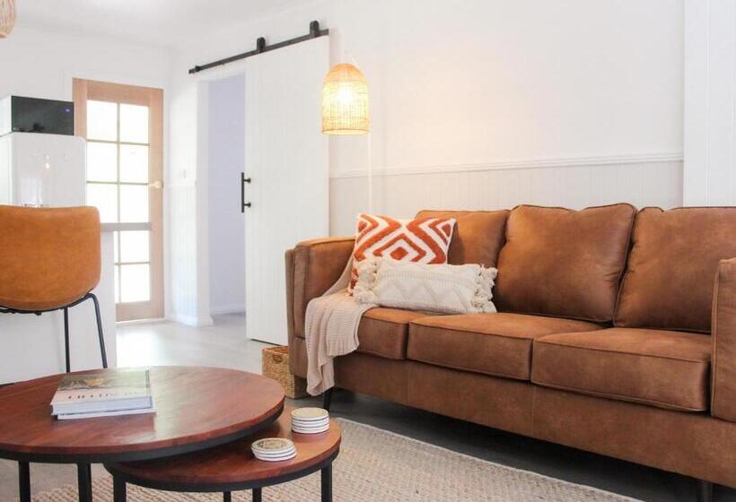 침실 2개 주택, Buchan Motel