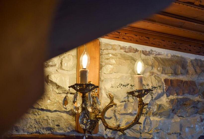 자쿠지 스위트, Aqueduct Inn