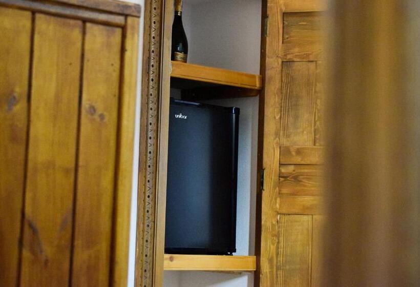 جناح مزود بجاكوزى, Aqueduct Inn